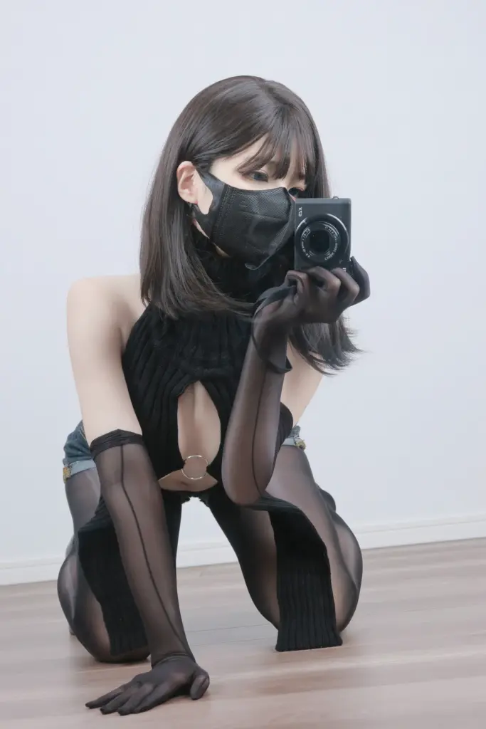 幼愛 Youmeko，口罩齐刘海清冷半身特写