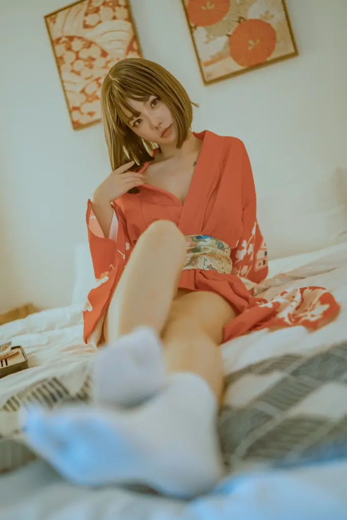 桃良阿宅,腿部做前景虚化仰拍,织金腰封浴衣私房氛围感特写