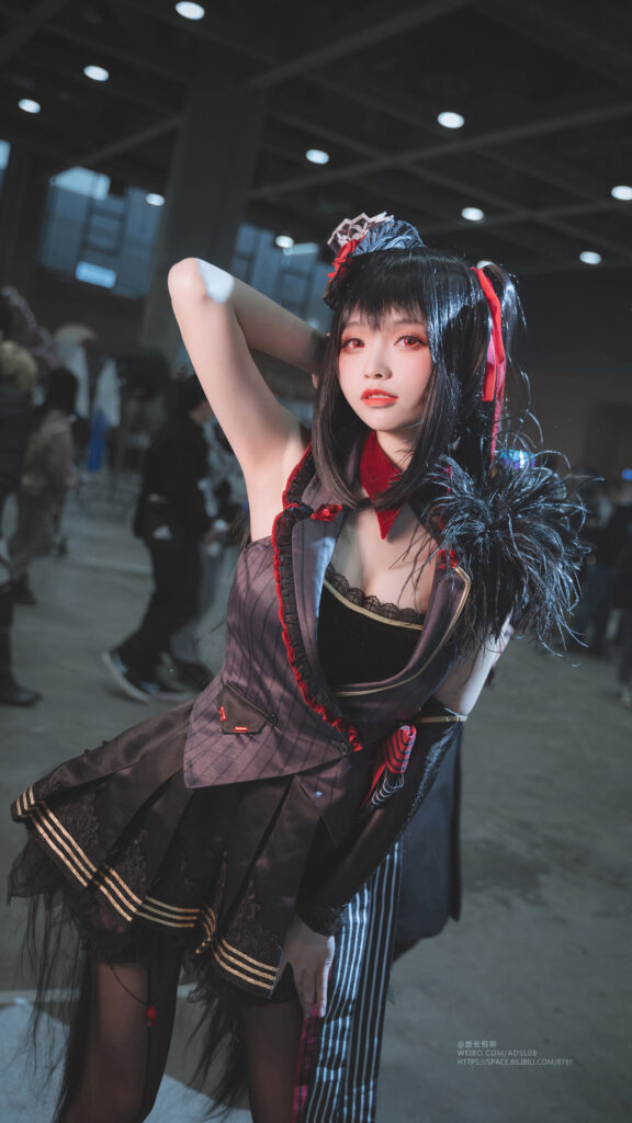大大卷卷小卷，漫展站立狂三乐队制服全身人像