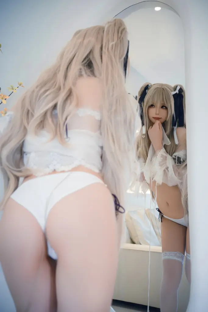 Quan 冉有点饿，纯白蕾丝分体泳装 cos 人像摄影